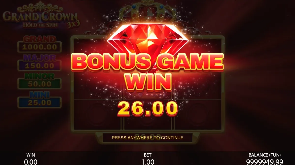 3x3 Grand Crown slot machine interface na may mga gintong korona at prutas